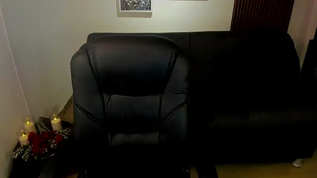 Snapshot of crimson_tati_ chatting on 10-24-25, 03:58 crimson tati online show from 10-24-25, 03:58