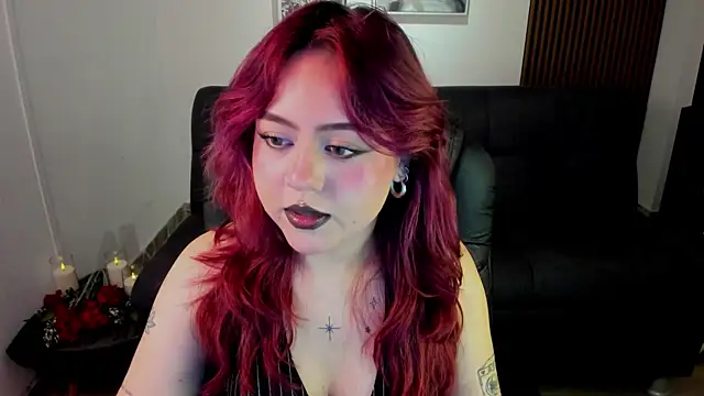 Snapshot of crimson_tati_ chatting on 10-31-25, 04:13 crimson tati online show from 10-31-25, 04:13