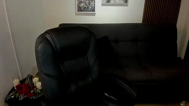 Snapshot of crimson_tati_ chatting on 11-19-25, 04:23 crimson tati online show from 11-19-25, 04:23