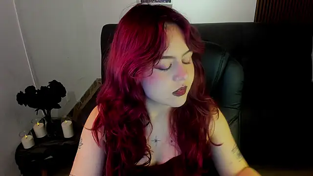 Snapshot of crimson_tati_ chatting on 11-20-25, 03:50 crimson tati online show from 11-20-25, 03:50