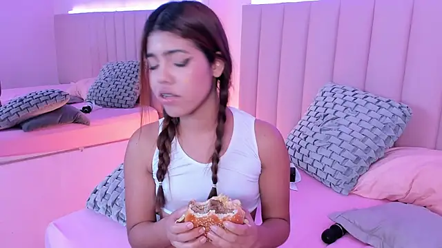 KellyOlsenbe online show from 02-02-25, 01:55