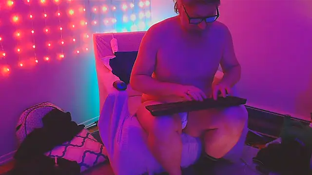 Snapshot of onlym4m chatting on 02-12-25, 02:45 onlym4m online show from 02-12-25, 02:45