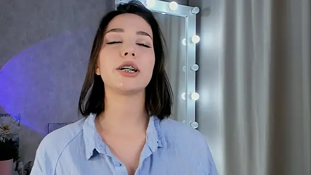 Tate Angel online show from 09-26-25, 06:23