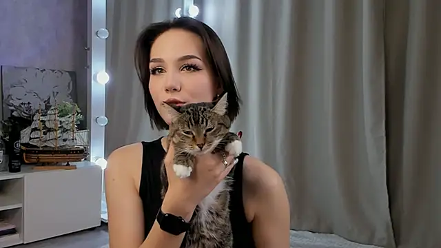 Tate Angel online show from 10-11-25, 06:06