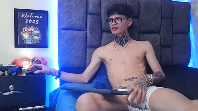 Snapshot of Dan_brownn chatting on 01-17-25, 03:01 Dan brownn online show from 01-17-25, 03:01