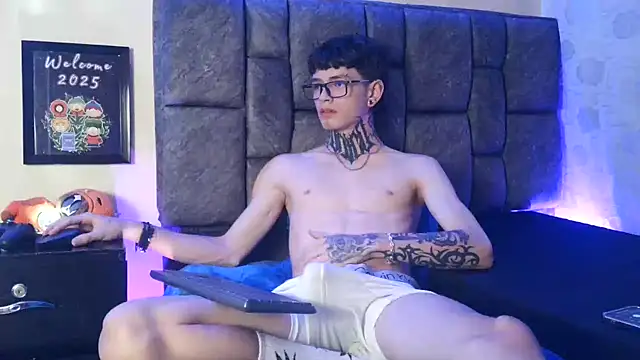 Snapshot of Dan_brownn chatting on 01-25-25, 07:18 Dan brownn online show from 01-25-25, 07:18