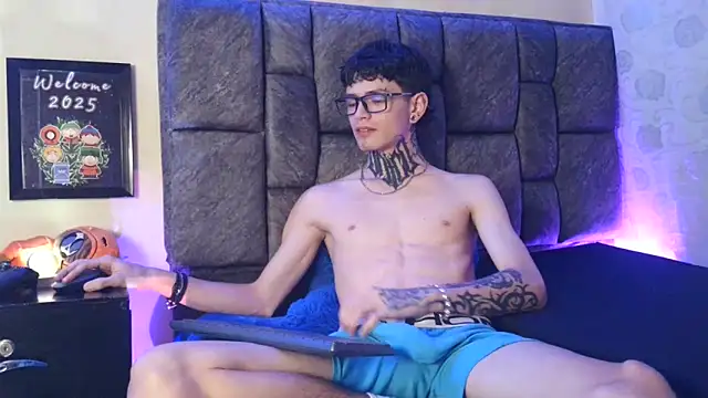 Snapshot of Dan_brownn chatting on 01-26-25, 06:48 Dan brownn online show from 01-26-25, 06:48