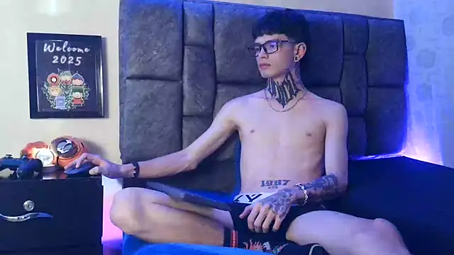 Snapshot of Dan_brownn chatting on 02-04-25, 07:00 Dan brownn online show from 02-04-25, 07:00