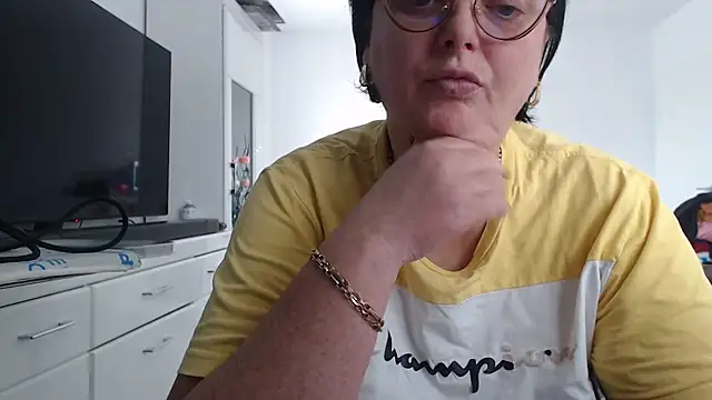 Amandamuller1982 online show from 10-14-25, 08:37