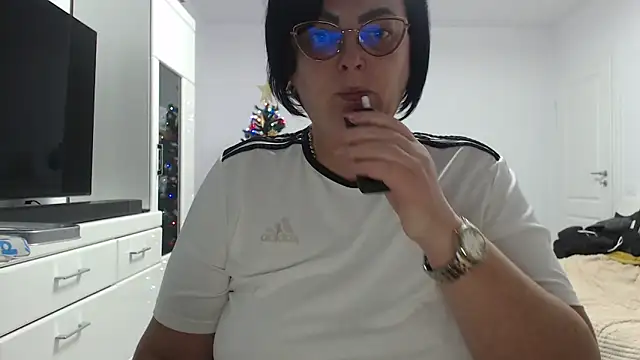 Amandamuller1982 online show from 12-17-25, 08:48