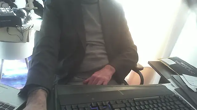 shyfrenchcock1 online show from 01-31-25, 09:37