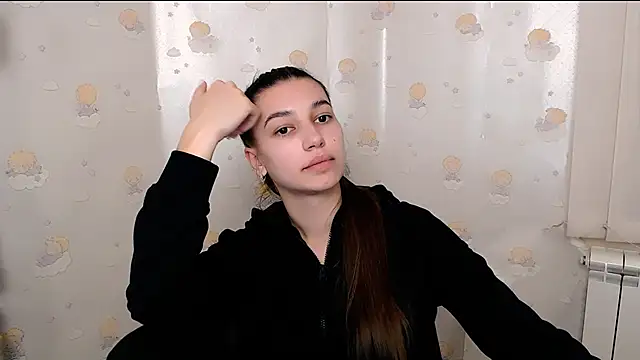 KarolinaRosse  online show from 02-04-25, 10:00