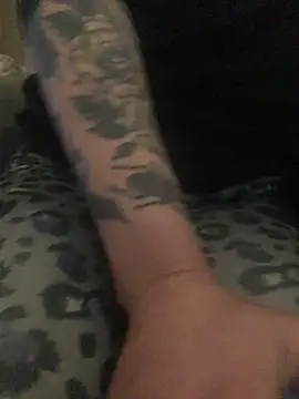 Snapshot of zra_andre chatting on 02-08-25, 11:12 zra andre online show from 02-08-25, 11:12