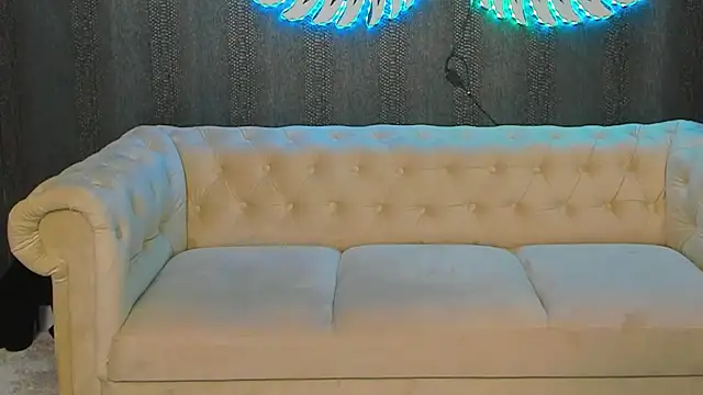 Snapshot of anemarieejolie chatting on 01-09-25, 08:44 anemarieejolie online show from 01-09-25, 08:44