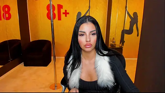 Snapshot of anemarieejolie chatting on 01-18-25, 09:55 anemarieejolie online show from 01-18-25, 09:55