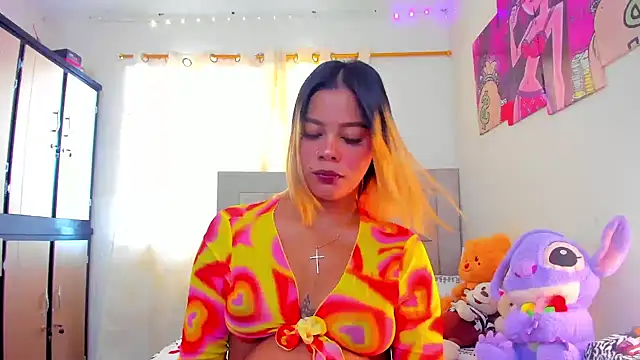 Snapshot of Miranda-brow chatting on 01-03-25, 05:31 Miranda-brow online show from 01-03-25, 05:31