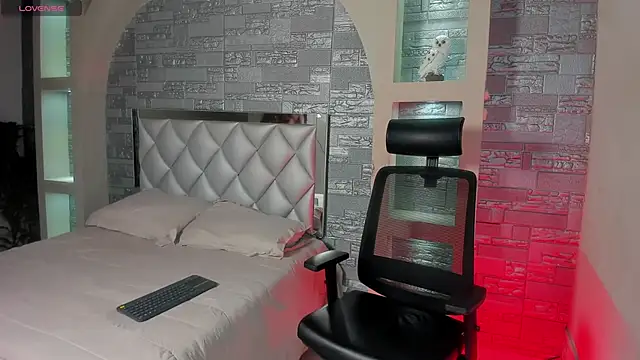 Aron Bolt online show from 03-21-25, 03:44