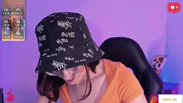 Snapshot of haanna_thompsoon chatting on 02-25-25, 10:29 haanna thompsoon online show from 02-25-25, 10:29