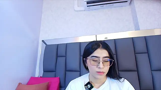 Snapshot of Amy_wats0n chatting on 04-20-26, 07:15 Amy wats0n online show from 04-20-26, 07:15