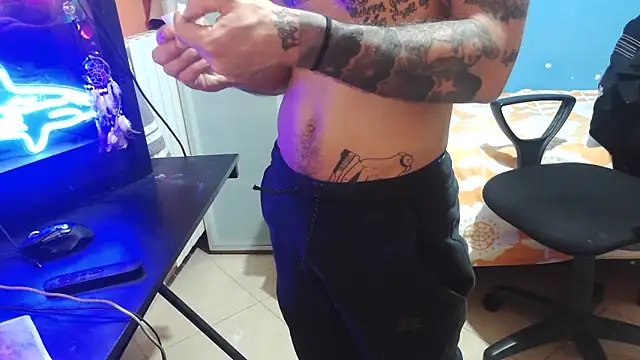 Snapshot of Badboyi1997 chatting on 10-02-25, 12:17 Badboyi1997 online show from 10-02-25, 12:17