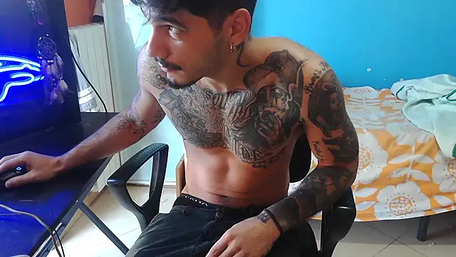 Snapshot of Badboyi1997 chatting on 10-04-25, 12:47 Badboyi1997 online show from 10-04-25, 12:47