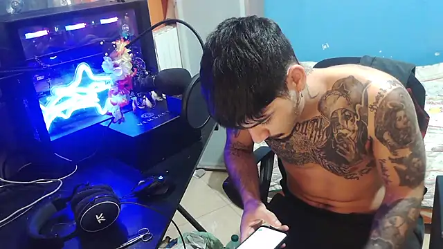 Snapshot of Badboyi1997 chatting on 10-11-25, 11:58 Badboyi1997 online show from 10-11-25, 11:58