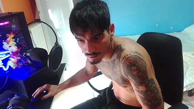 Snapshot of Badboyi1997 chatting on 10-13-25, 11:54 Badboyi1997 online show from 10-13-25, 11:54