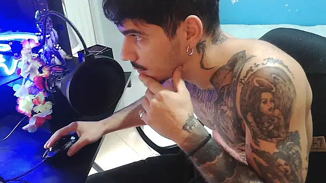 Snapshot of Badboyi1997 chatting on 10-16-25, 01:56 Badboyi1997 online show from 10-16-25, 01:56