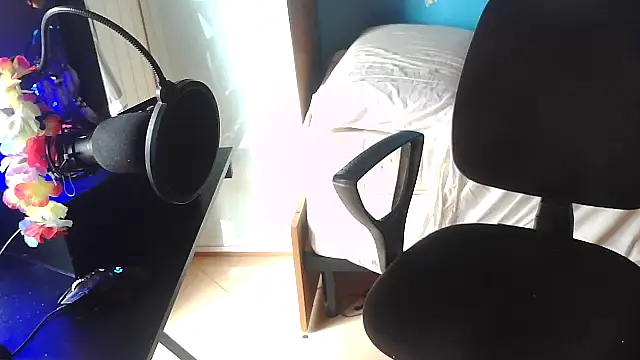 Snapshot of Badboyi1997 chatting on 10-18-25, 01:12 Badboyi1997 online show from 10-18-25, 01:12