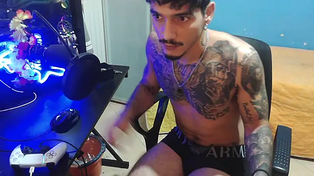 Snapshot of Badboyi1997 chatting on 10-21-25, 04:24 Badboyi1997 online show from 10-21-25, 04:24