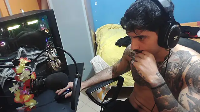 Snapshot of Badboyi1997 chatting on 10-23-25, 02:11 Badboyi1997 online show from 10-23-25, 02:11