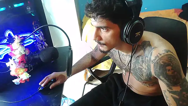 Snapshot of Badboyi1997 chatting on 10-23-25, 02:16 Badboyi1997 online show from 10-23-25, 02:16