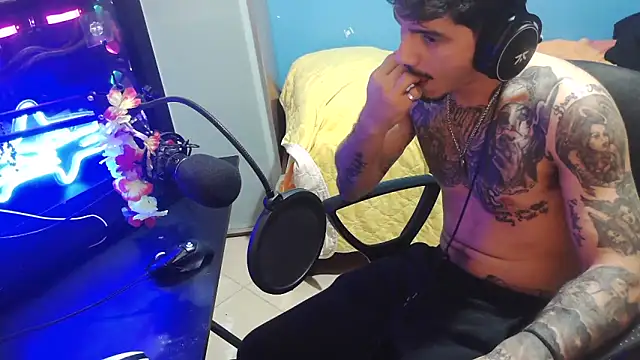 Snapshot of Badboyi1997 chatting on 10-24-25, 02:19 Badboyi1997 online show from 10-24-25, 02:19