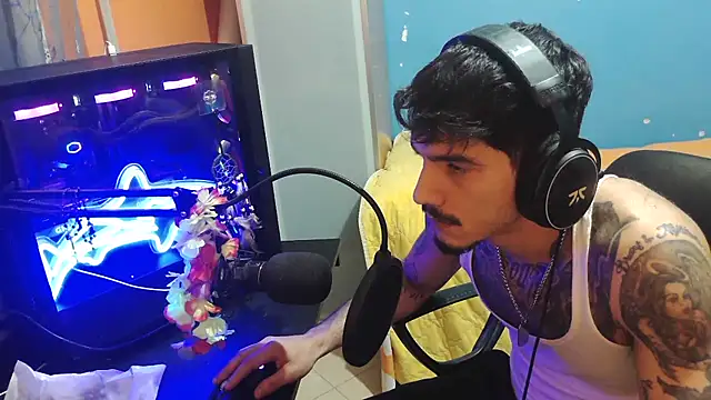 Snapshot of Badboyi1997 chatting on 10-25-25, 07:41 Badboyi1997 online show from 10-25-25, 07:41