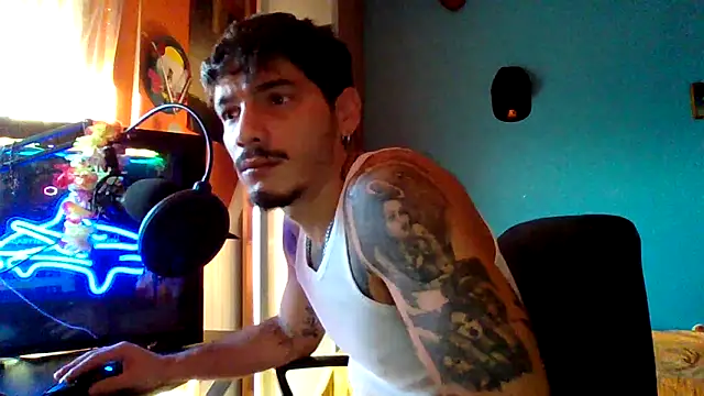 Snapshot of Badboyi1997 chatting on 10-28-25, 03:25 Badboyi1997 online show from 10-28-25, 03:25