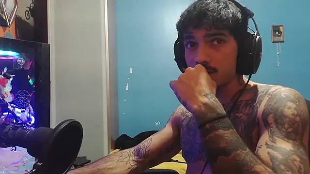 Snapshot of Badboyi1997 chatting on 11-12-25, 03:29 Badboyi1997 online show from 11-12-25, 03:29