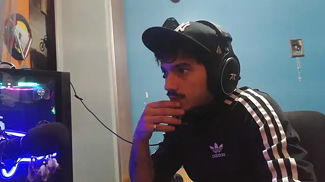 Snapshot of Badboyi1997 chatting on 11-21-25, 01:26 Badboyi1997 online show from 11-21-25, 01:26