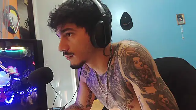 Snapshot of Badboyi1997 chatting on 12-02-25, 10:42 Badboyi1997 online show from 12-02-25, 10:42