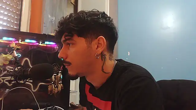 Snapshot of Badboyi1997 chatting on 02-06-26, 09:23 Badboyi1997 online show from 02-06-26, 09:23