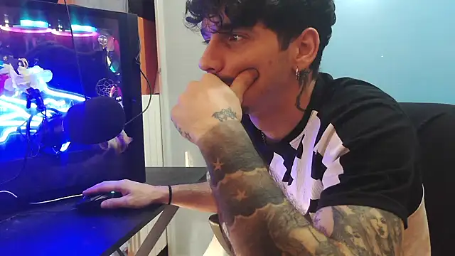 Snapshot of Badboyi1997 chatting on 03-02-26, 06:25 Badboyi1997 online show from 03-02-26, 06:25