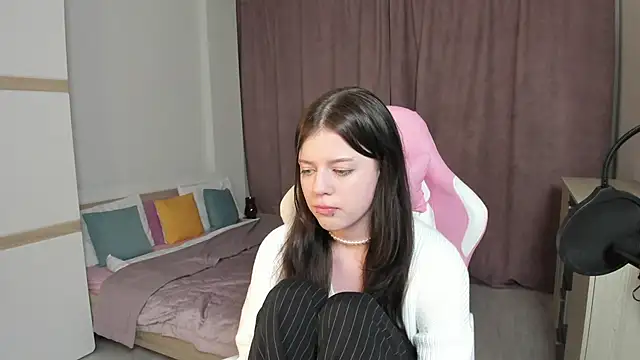 Snapshot of Este_Glen chatting on 12-30-24, 01:04 Este Glen online show from 12-30-24, 01:04