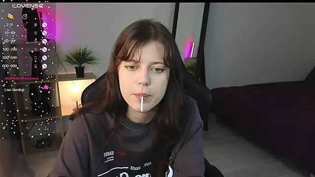 Snapshot of Este_Glen chatting on 02-28-25, 11:47 Este Glen online show from 02-28-25, 11:47