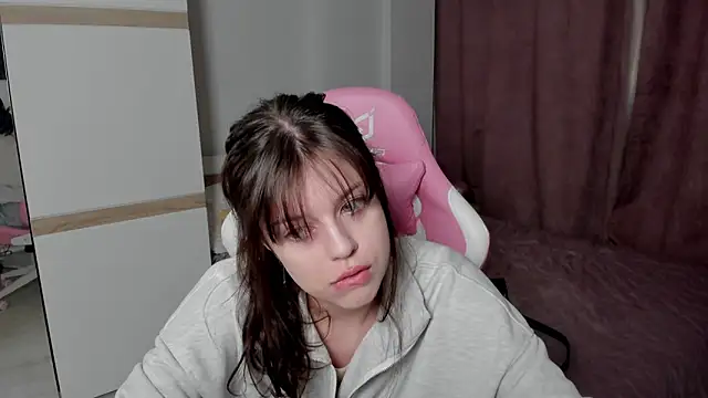 Snapshot of Este_Glen chatting on 03-06-25, 09:58 Este Glen online show from 03-06-25, 09:58