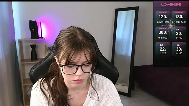 Snapshot of Este_Glen chatting on 03-07-25, 11:51 Este Glen online show from 03-07-25, 11:51