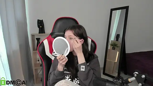 Snapshot of Este_Glen chatting on 03-13-25, 12:13 Este Glen online show from 03-13-25, 12:13