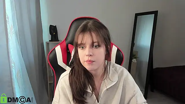 Snapshot of Este_Glen chatting on 03-22-25, 08:29 Este Glen online show from 03-22-25, 08:29