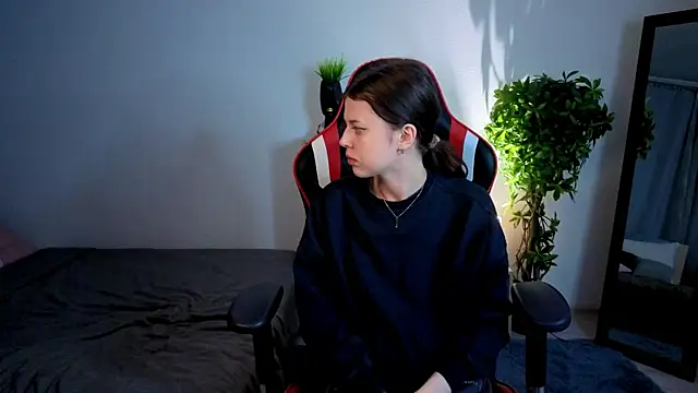 Snapshot of Este_Glen chatting on 10-09-25, 01:03 Este Glen online show from 10-09-25, 01:03