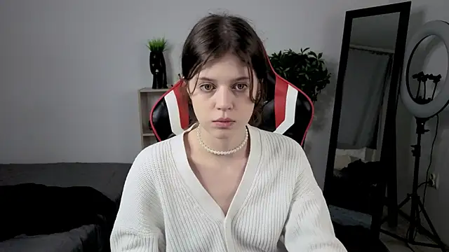 Snapshot of Este_Glen chatting on 10-21-25, 09:15 Este Glen online show from 10-21-25, 09:15