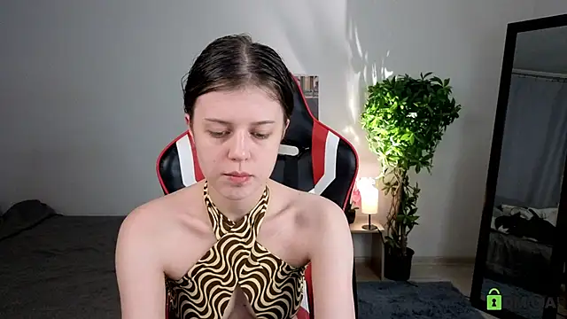 Snapshot of Este_Glen chatting on 10-30-25, 12:01 Este Glen online show from 10-30-25, 12:01