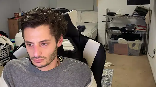 Dylansd online show from 12-25-24, 04:54